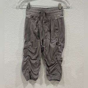 Like New Cute Ivivva Cropped Leggings Dance Pants - 8